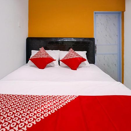 Super Oyo Capital O 93076 Batam Backpacker Guesthouse 2 Pembunuh Exteriör bild