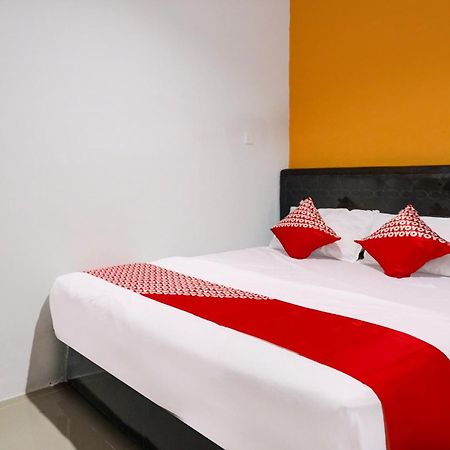 Super Oyo Capital O 93076 Batam Backpacker Guesthouse 2 Pembunuh Exteriör bild